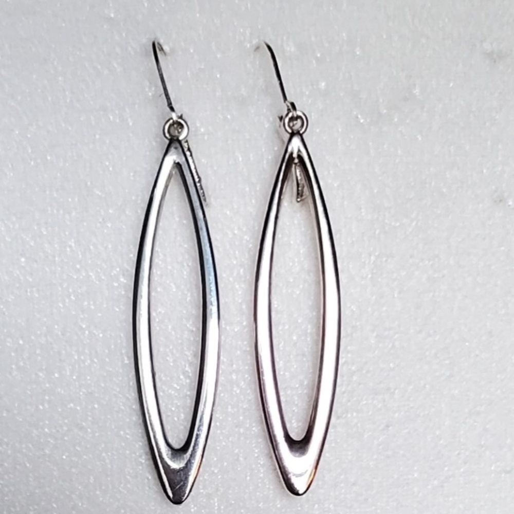EARRINGS / SILVER LEVER BACK
